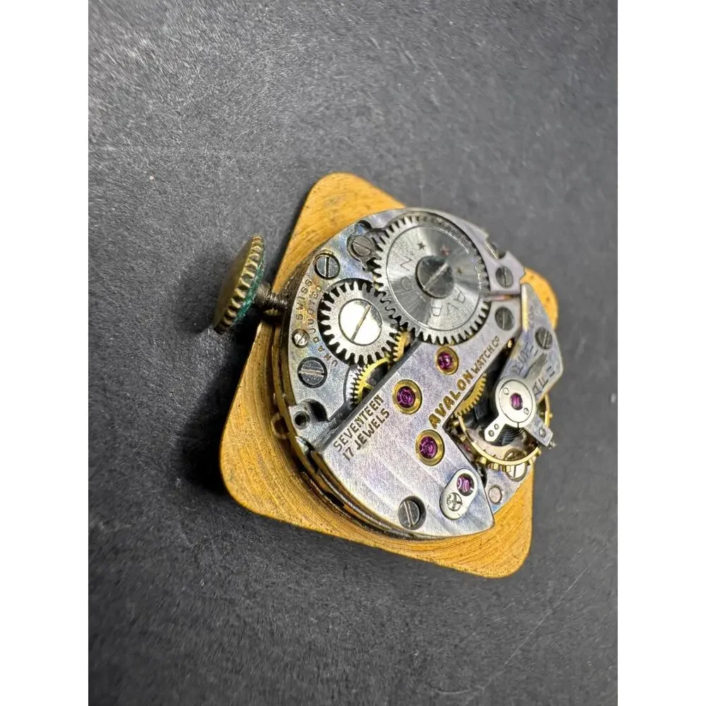 Vintage AVALON De Luxe Watch 17Jewels Movement Dial Swiss Made Switzerland